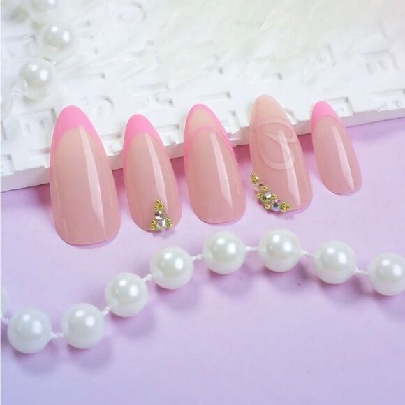 Pink press on nails - Picture 2 of 3